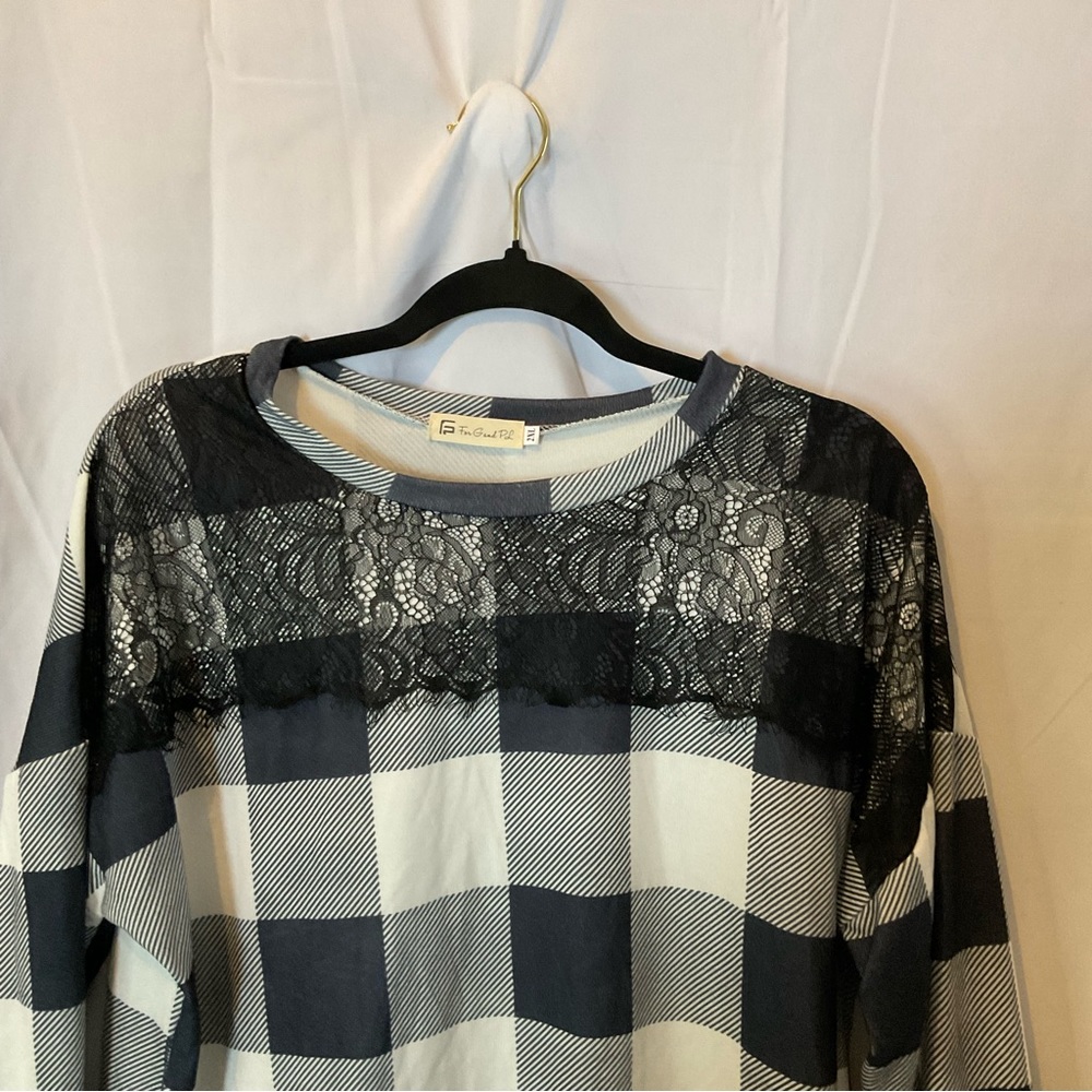 Women’s Long Sleeve White Buffalo Plaid Shirt w/Black Lace Detail Plus Size 2XL - Picture 3 of 16